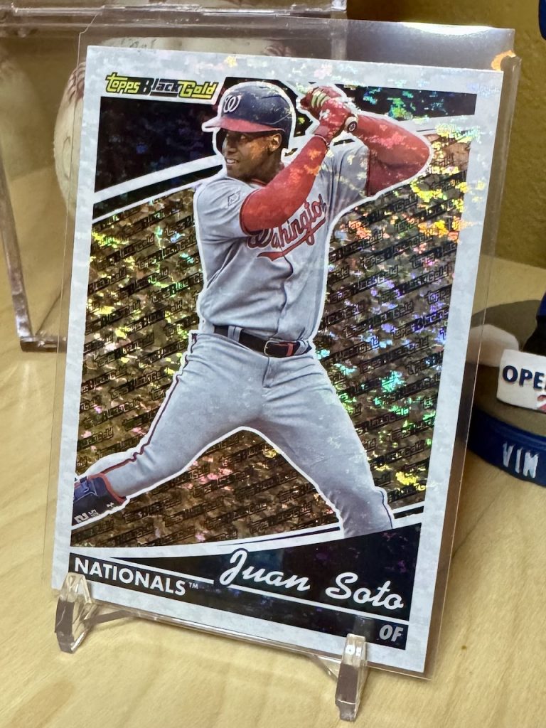 2022 Topps Update #BG-25 Juan Soto Black Gold insert reflection